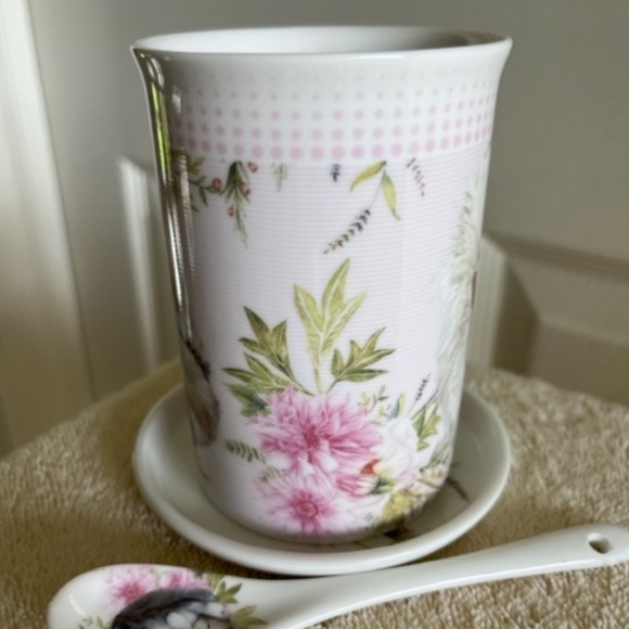 Adorable Kitten/Floral cup and saucer set - Picture 4 of 11